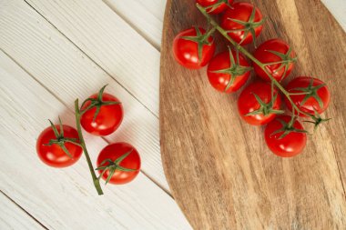 yiyecek ahşap tahta kiraz domatesleri organik yakın plan