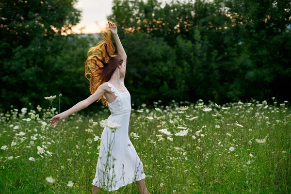 Woman in white dress posing dance nature summer — Stock Photo, Image