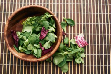 Salata tabağı taze sebze, atıştırmalık.