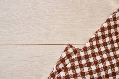 Ahşap desenli ekose masa örtüsü mutfak tekstil tasarımı