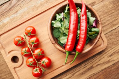 Salata tabağı sıcak biber kırmızı organik mutfak