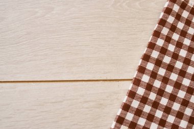 Ahşap desenli ekose masa örtüsü mutfak tekstil tasarımı