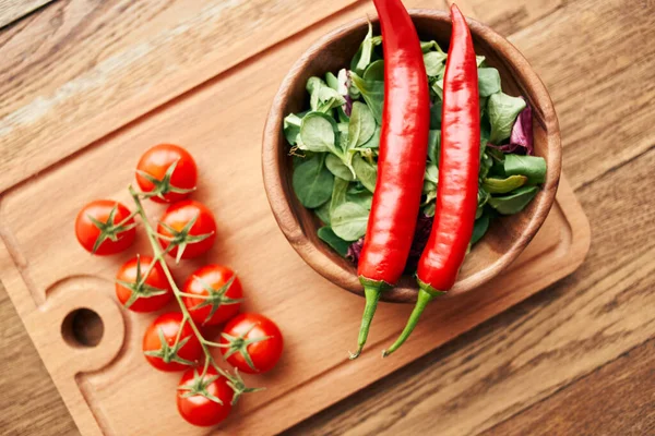 Salata tabağı sıcak biber kırmızı organik mutfak