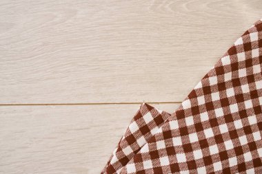 Ahşap desenli ekose masa örtüsü mutfak tekstil tasarımı