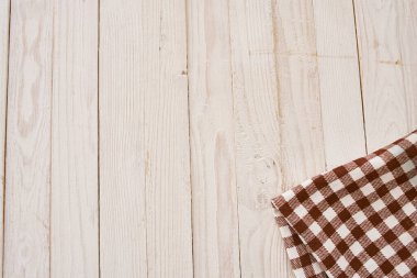 Masa örtüsü ahşap masa desenli mutfak manzaralı.