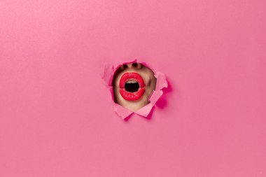 Kadınların dudakları pembe poster göz kamaştırıcı yaşam tarzı