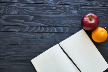 Kahvaltı gevrekleri organik sağlıklı gıda ahşap arka plan