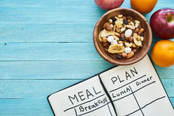 Gyümölcs gabonapelyhek étkezési terv jegyzet fitness egészség — Stock Fotó
