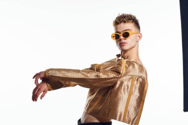 Etik adam kadın kozmetik transseksüel lgbt moda