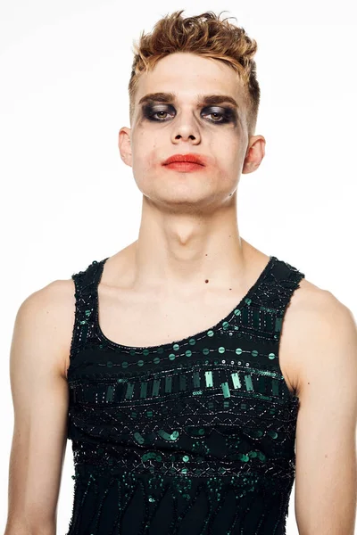 Transgender-Frau im Kleid Kosmetik posiert lgbt Community — Stockfoto