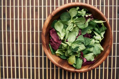 Salata tabağı taze sebze, atıştırmalık.