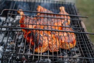 Kömür pişirme ızgara tavuk Brezilya usulü taze hava.