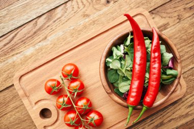 Salata tabağı sıcak biber kırmızı organik mutfak