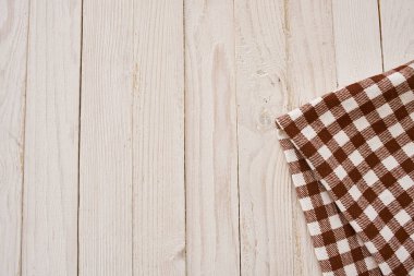 Masa örtüsü ahşap masa desenli mutfak manzaralı.