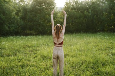 Kadınlar açık havada eğlence yazları temiz hava