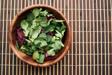 Salata tabağı taze sebze, atıştırmalık.