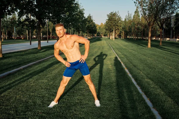 Sporty man workout in park crossfit exercise summer — Stock Photo, Image