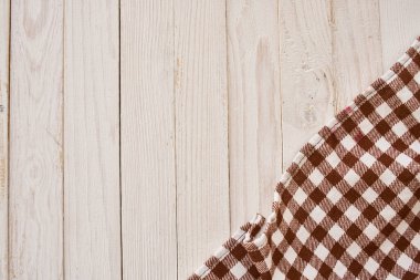 Masa örtüsü ahşap masa desenli mutfak manzaralı.