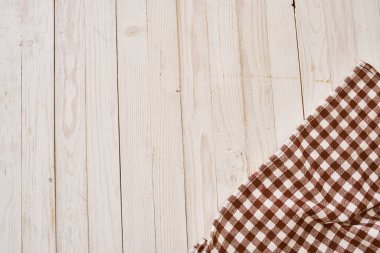 Masa örtüsü ahşap masa desenli mutfak manzaralı.