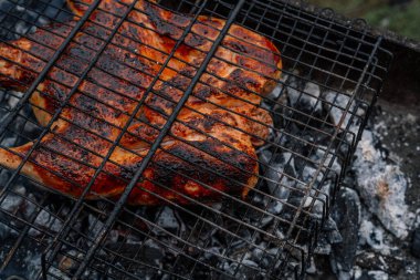 Kömür pişirme ızgara tavuk Brezilya usulü taze hava.