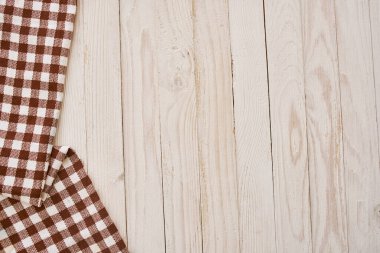 Masa örtüsü ahşap masa desenli mutfak manzaralı.