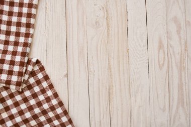 Masa örtüsü ahşap masa desenli mutfak manzaralı.