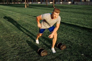 Spor adamı spor yaşam tarzında spor yapıyor.