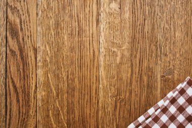 Ahşap masa örtüsü, ekose masa örtüsü, mutfak manzarası.