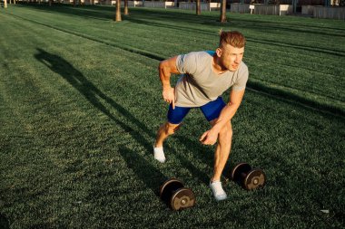 Spor adamı spor yaşam tarzında spor yapıyor.