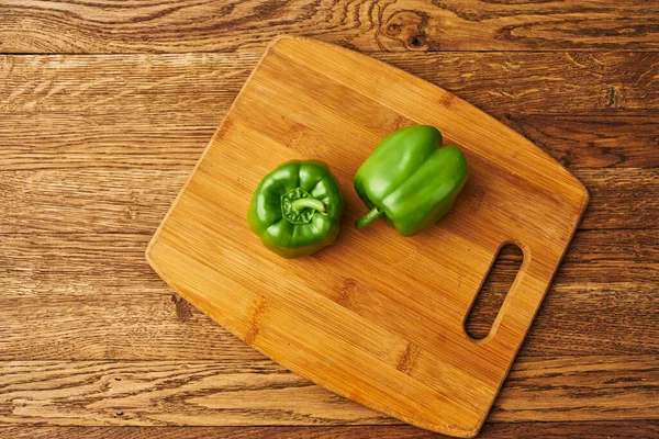 Mutfak biberinin üzerinde sebzeler sağlıklı yiyecekler.