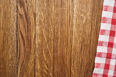 Ahşap masa örtüsü, ekose masa örtüsü, mutfak manzarası.