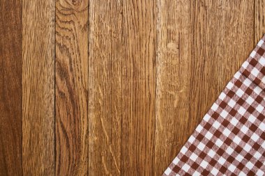 Ahşap masa örtüsü, ekose masa örtüsü, mutfak manzarası.