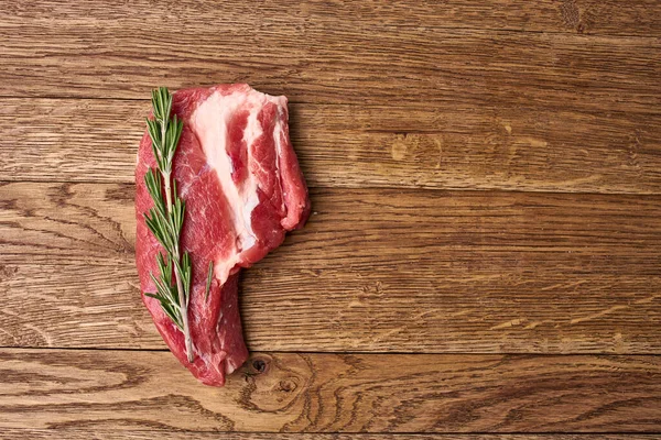 Carne prodotto fresco ingredienti cottura cucina tavolo in legno — Foto Stock