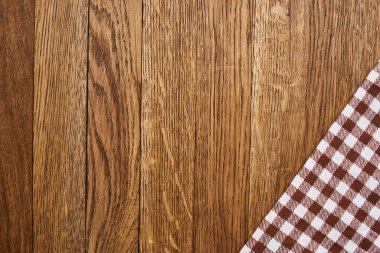 Ahşap masa örtüsü, ekose masa örtüsü, mutfak manzarası.