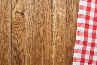 Ahşap masa örtüsü, ekose masa örtüsü, mutfak manzarası.