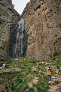 Dağlar doğa bulutları manzara taze hava seyahati