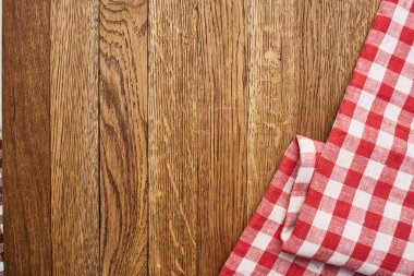 Ahşap masa örtüsü, ekose masa örtüsü, mutfak manzarası.