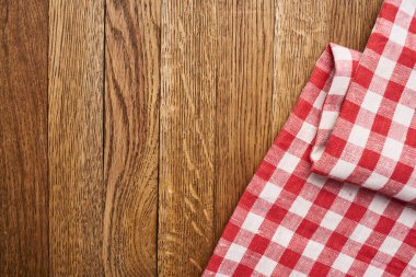 Ahşap masa örtüsü, ekose masa örtüsü, mutfak manzarası.