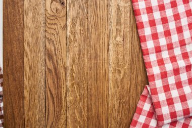 Ahşap masa örtüsü, ekose masa örtüsü, mutfak manzarası.