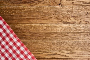 Ahşap masa örtüsü, ekose masa örtüsü, mutfak manzarası.