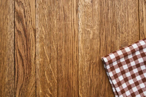 Ahşap masa örtüsü, ekose masa örtüsü, mutfak manzarası.