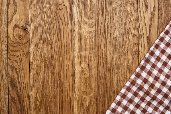 Ahşap masa örtüsü, ekose masa örtüsü, mutfak manzarası.