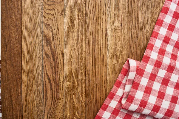 Ahşap masa örtüsü, ekose masa örtüsü, mutfak manzarası.
