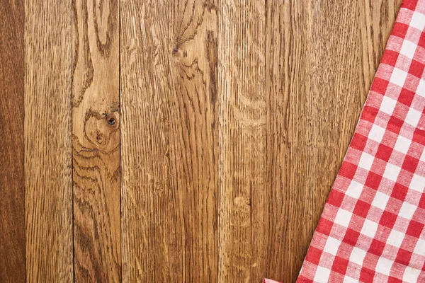 Ahşap masa örtüsü, ekose masa örtüsü, mutfak manzarası.
