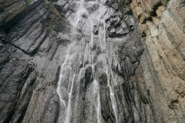 Doğa dağlarda seyahat eder. Temiz hava yaşam tarzı.