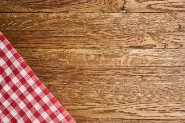 Ahşap masa örtüsü, ekose masa örtüsü, mutfak manzarası.
