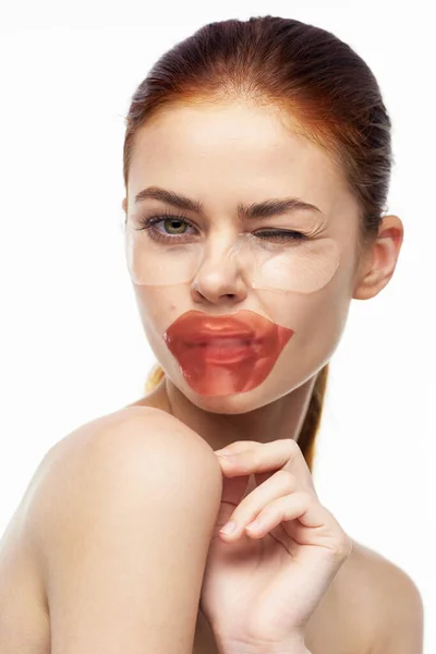 Mulher emocional ombros nus Patches faciais Cuidados da pele Colágeno — Fotografia de Stock
