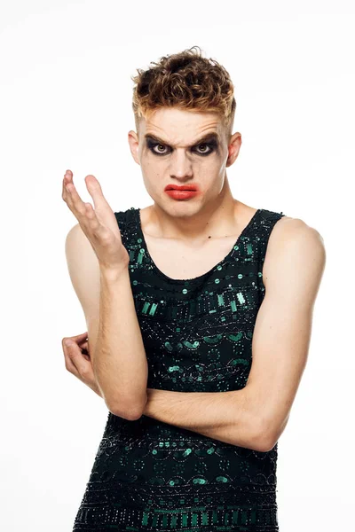 Erkek transseksüel kadın makyaj stüdyosu pozu