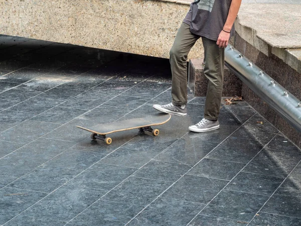 Fritidsaktivitet Sportiv Livsstil Ung Skateboardåkare Den Offentliga Parken Extrema Sporter — Stockfoto