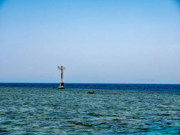 Sea lighthouse on a beautiful coral reef of the Red Sea. — Stock Photo, Image